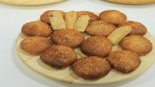 بأسهل الخطوات .. طريقة عمل عجنات بالتمر