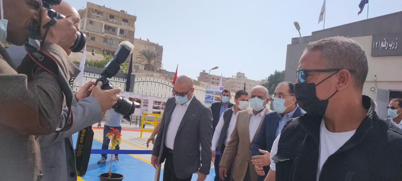 مدبولي يتفقد محطة رافع مياه الصرف الصحي بمحافظة السويس 