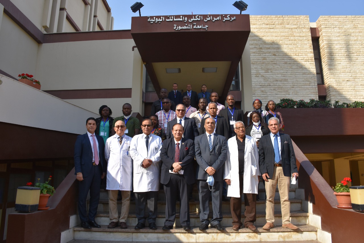 افتتاح الدورة التدريبية الدولية بمركز أمراض الكلى والمسالك