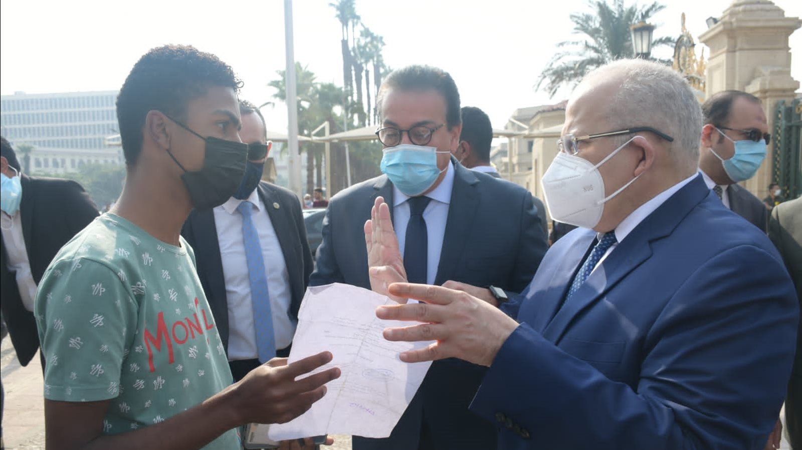 الدكتور خالد عبدالغفار و رئيس جامعة القاهرة