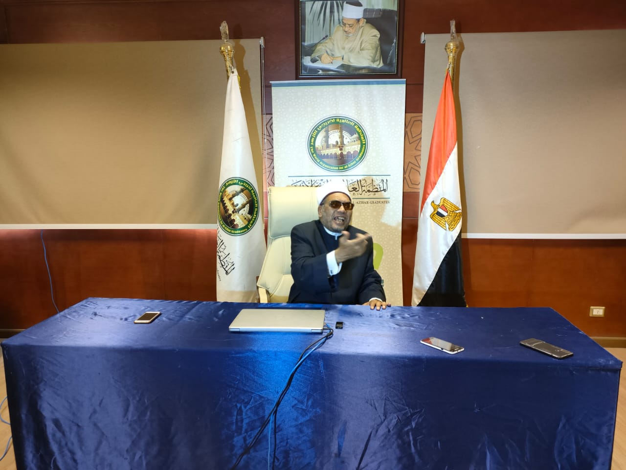 الدكتور عبد الفتاح العواري