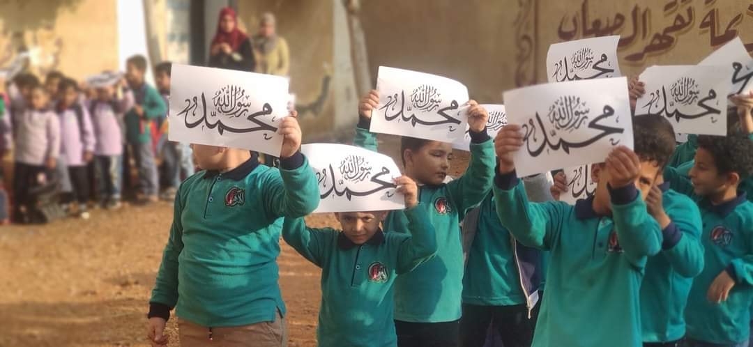 تلاميذ معهد أزهري ينتصرون للنبي تلاميذ معهد أزهري ينتصرون للنبي