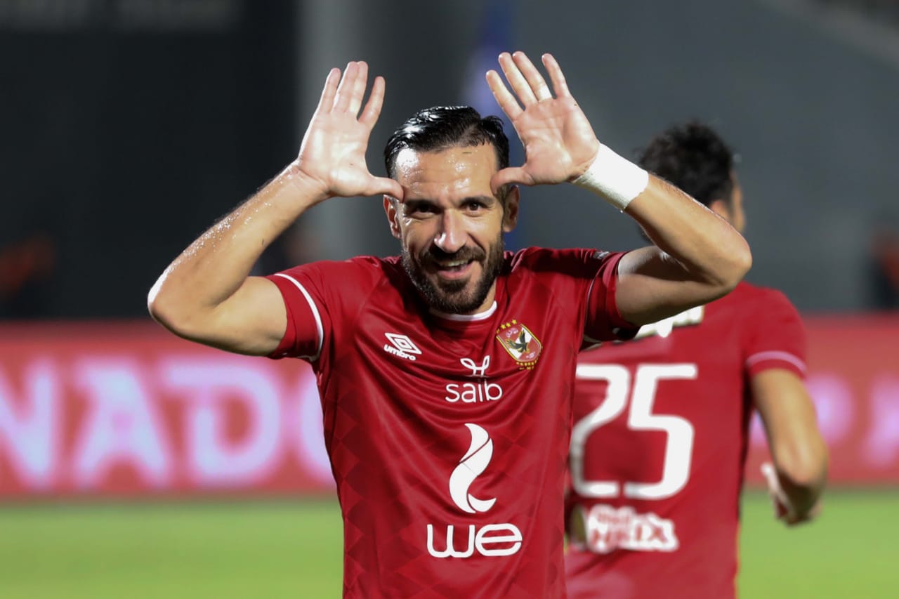 علي معلول لاعب فريق الأهلي