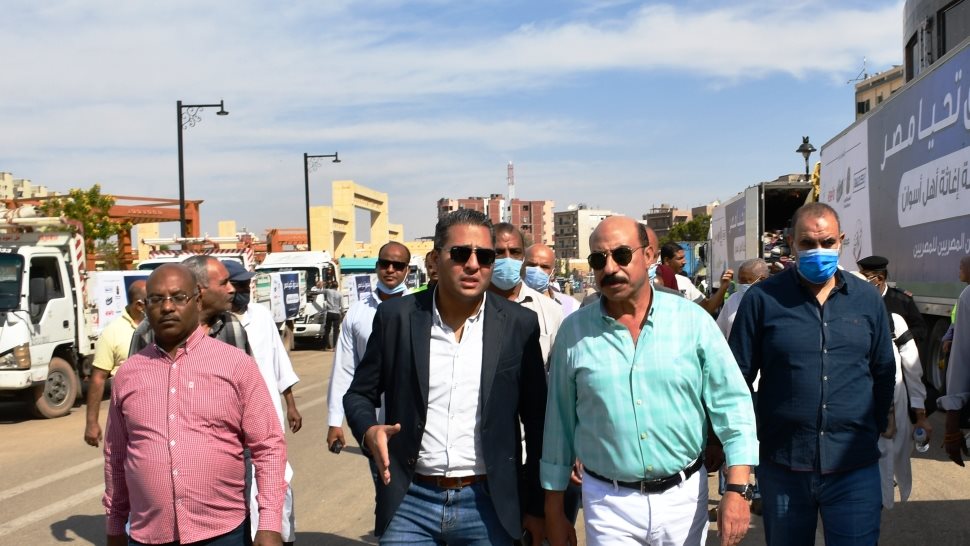 محافظ أسوان يتفقد قافلة تحيا مصر
