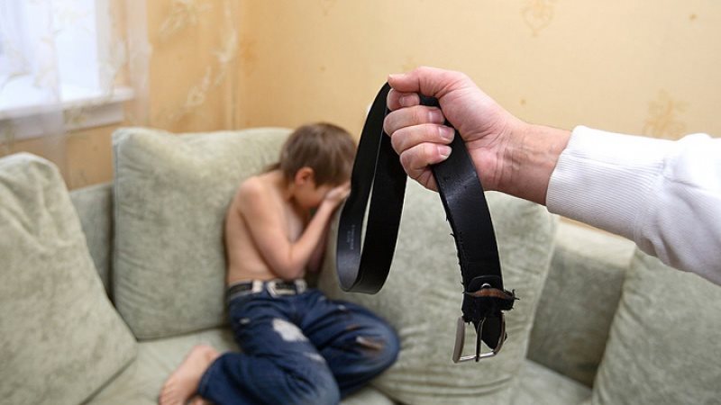  عنف الآباء ضد الأطفال