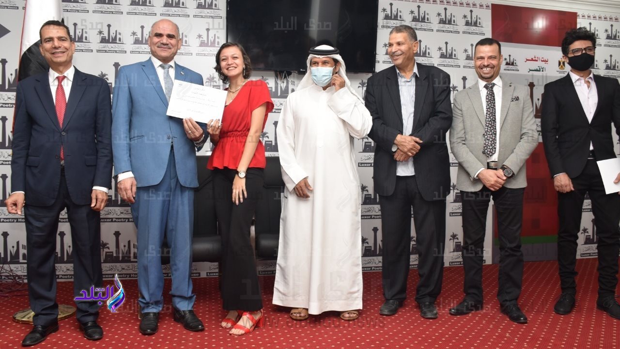 رئيس جامعة الأقصر يفتتح معرض الفن التشكيلي