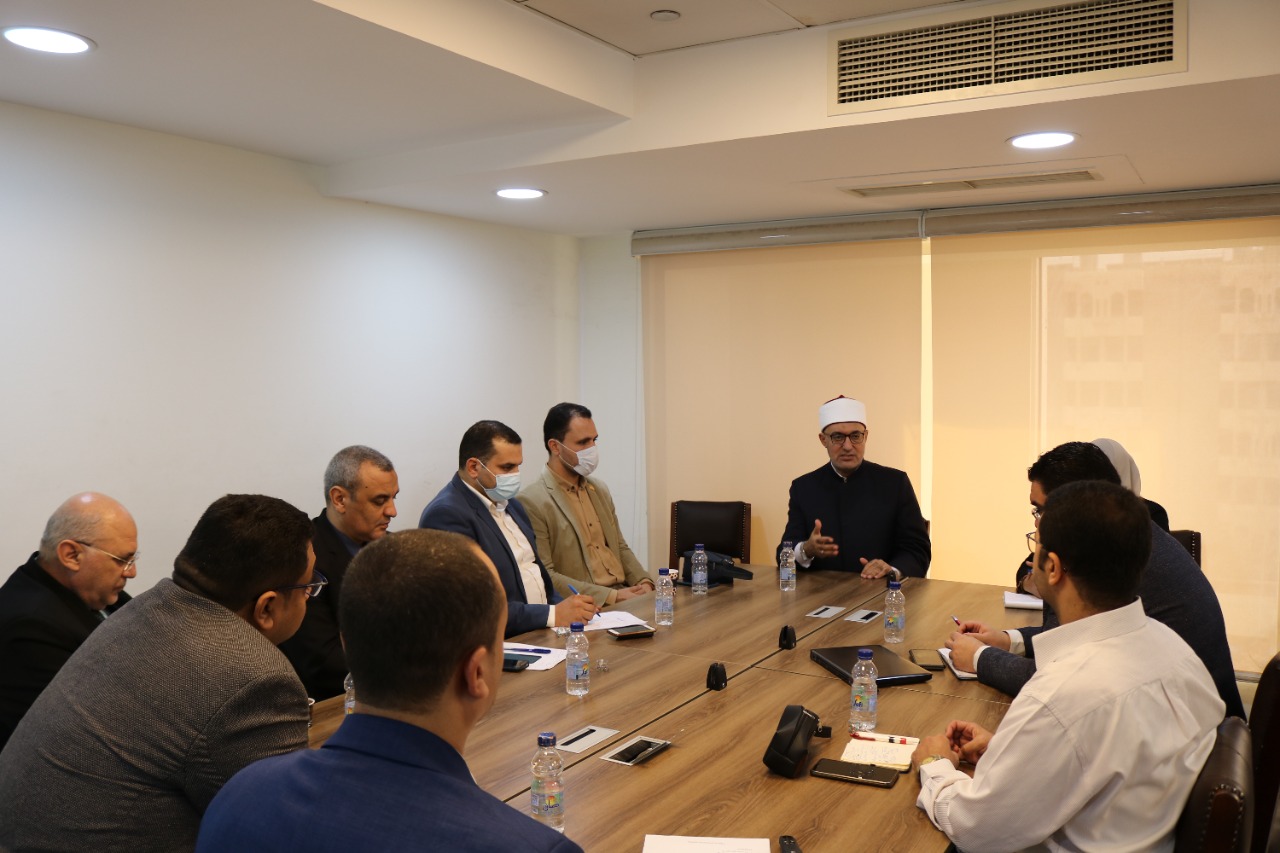 اجتماع الأمين العام لمجمع البحوث الإسلامية مع وفد الاتصالات 