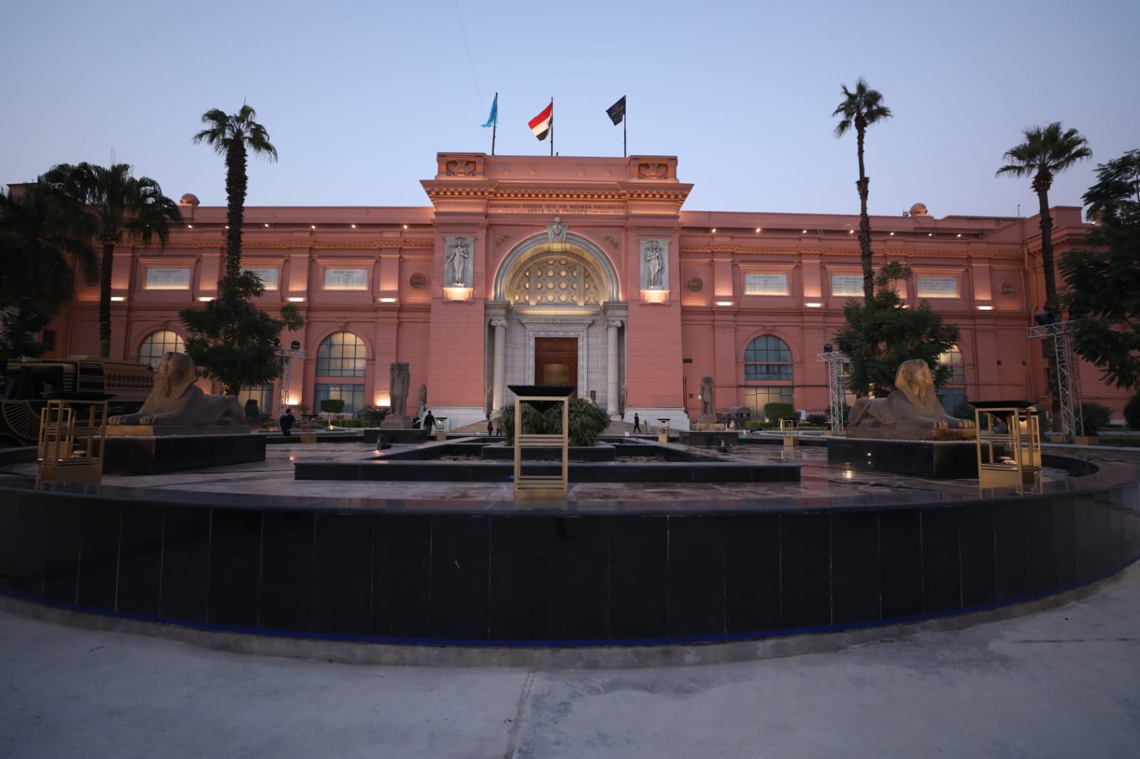 المتحف المصرى بالتحرير  المتحف المصرى بالتحرير