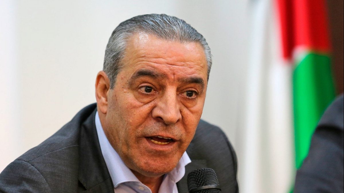 السلطة الفلسطينية تنفي نيتها وقف صرف مستحقات الأسرى