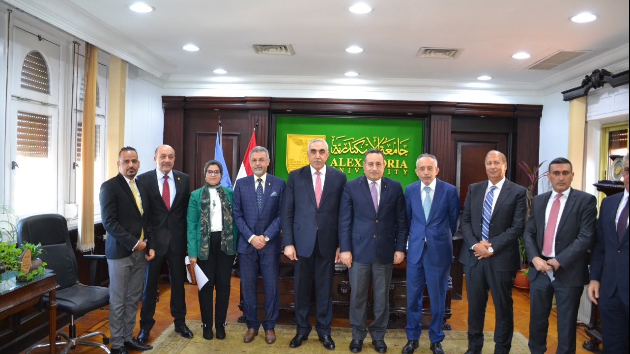رئيس جامعة الاسكندرية في لقاء مع السفير العراقي