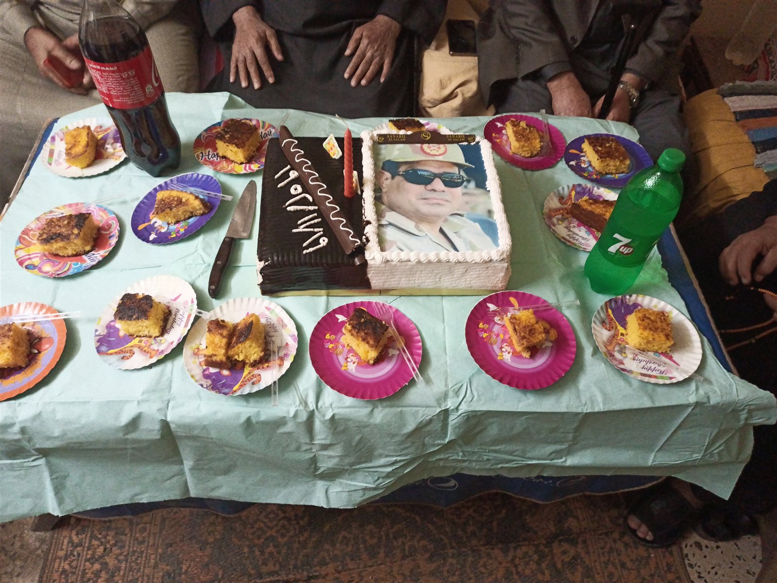 مواطنون يحتفلون بعيد ميلاد الرئيس بالدقهلية