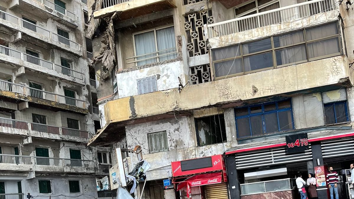 انهيار أجزاء من عقار في العصافرة 