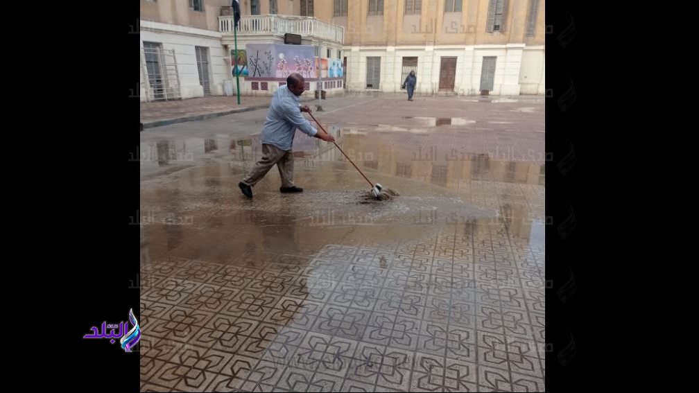 رفع مياه الامطار من المدارس 