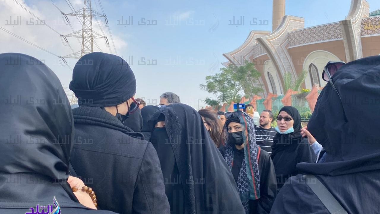 وصول جثمان سهير البابلي مسجد الشرطة