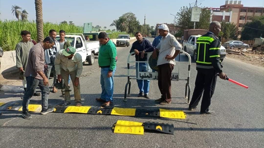 وضع مطبات صناعيه للحد من الحوادث 