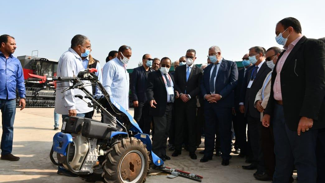 محافظ الفيوم ووزير الزراعة يتفقدان الميكة الزراعية