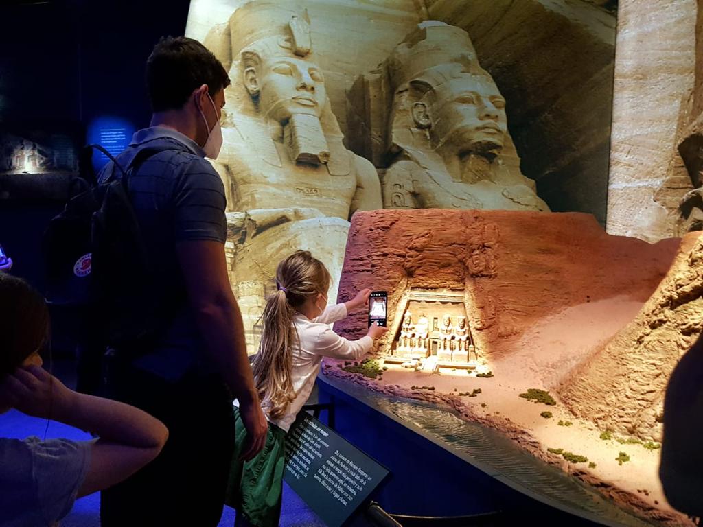 معرض رمسيس وذهب الفراعنة