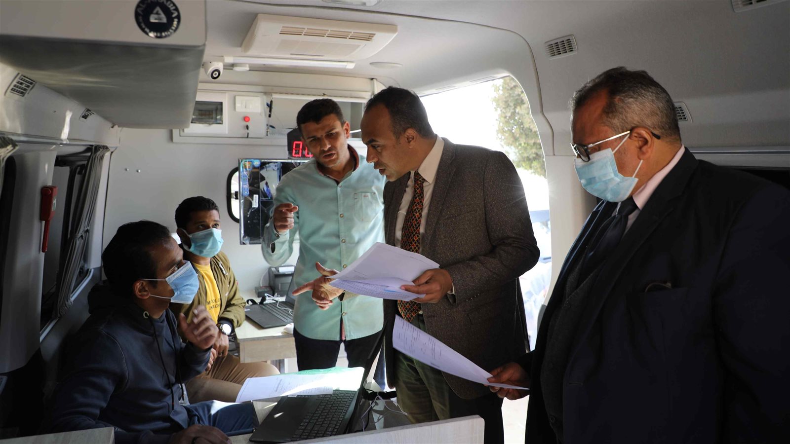 نائب محافظ المنيا يتفقد سيارة المركز التك نائب محافظ المنيا يتفقد سيارة المركز التك