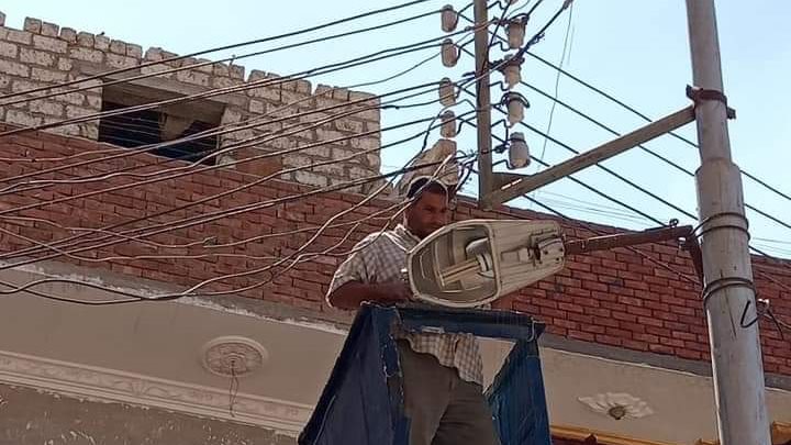 إصلاح أعمدة الإنارة 
