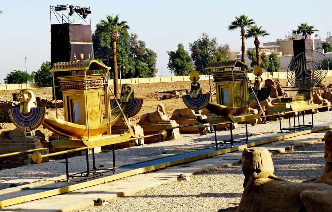 المراكب المقدسة المصممة على الطراز الفرعوني للاحتفال بعيد الأوبت