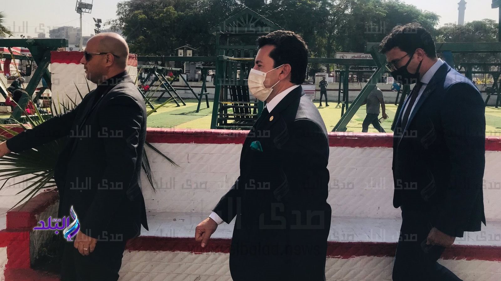 وزير الشباب في جنازة المستشار جلال إبراهيم