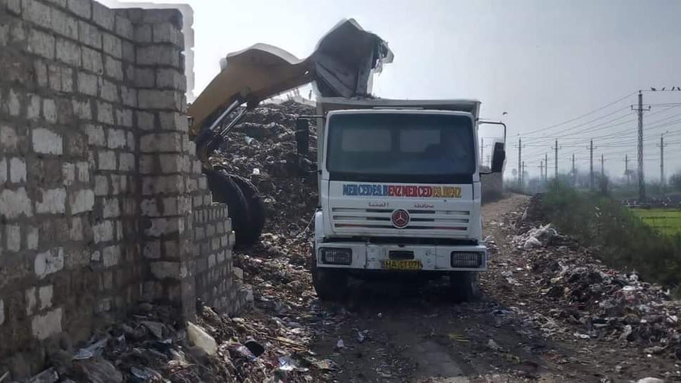 رفع مخلفات وقمامه بأبوقرقاص 