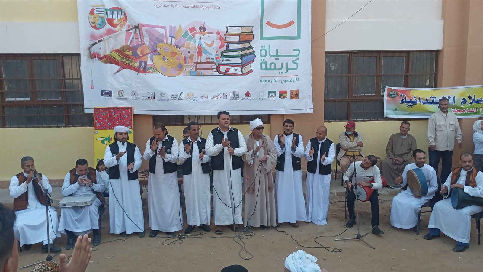 فرق عرب البادية أثناء عروضها بالمبادرة