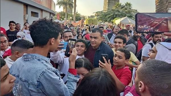 عصام الحضري يدلي بصوته في انتخابات الأهلي
