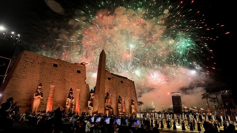 الألعاب النارية في احتفالية طريق الكباش