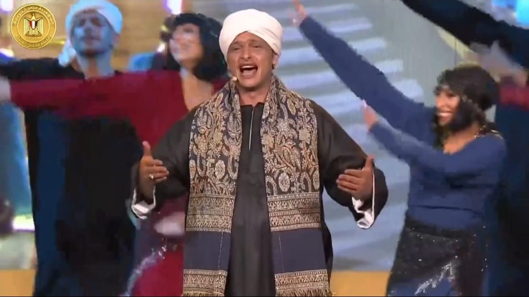المطرب وائل الفشني من أغنية واستعراض الأقصر بلدنا