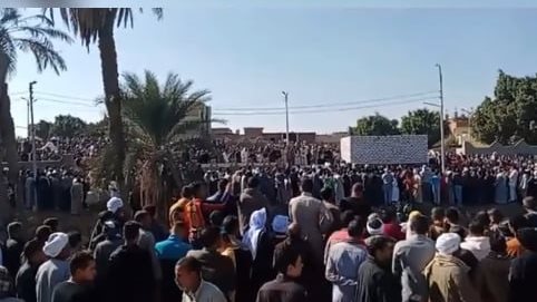 أثناء تشييع جثامين  شابين من ضحايا لقمة العيش