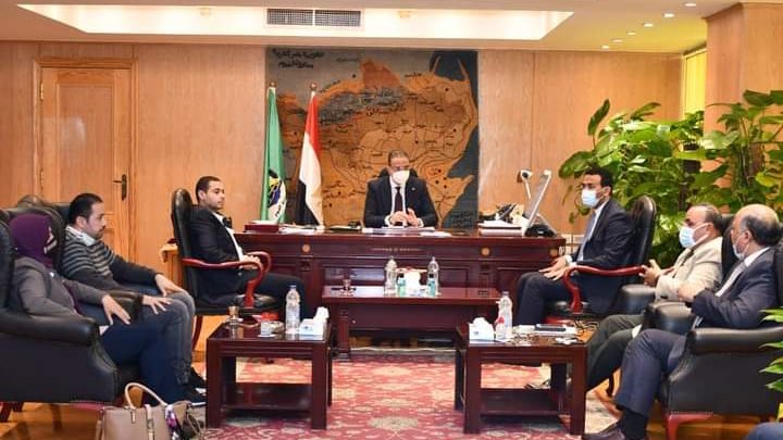محافظ الفيوم أثناء الاجتماع