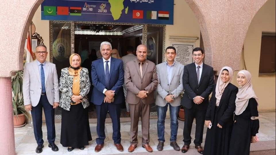 رئيس جامعة الأزهر يشيد بمشروعات حاضنة رواق القاهرة 