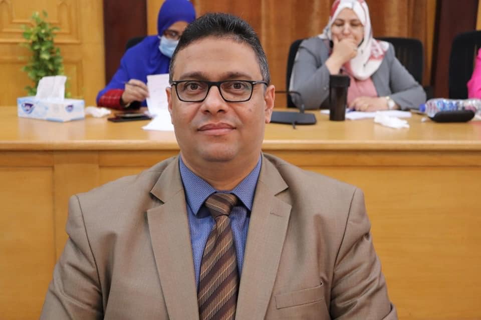 الدكتور رضا عبد الواجد أمين عميد كلية الإعلام