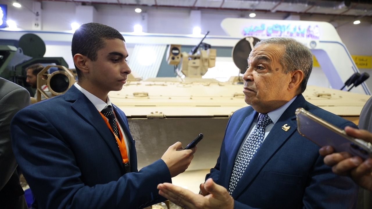 وزير الإنتاج الحربي 