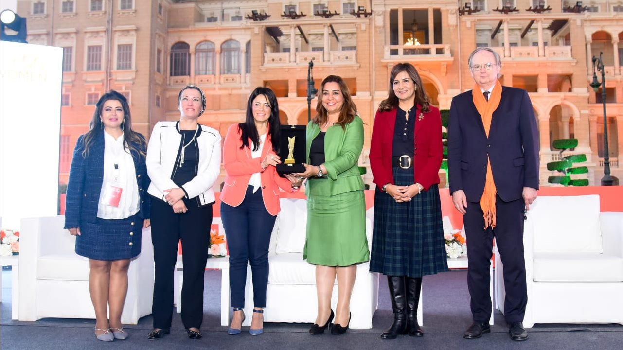 وزيرة الهجرة 
