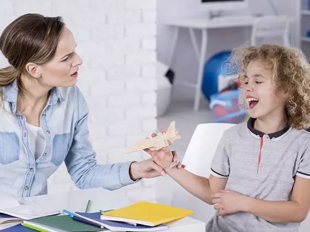 أسباب السلوك المتمرد عند المراهقين 