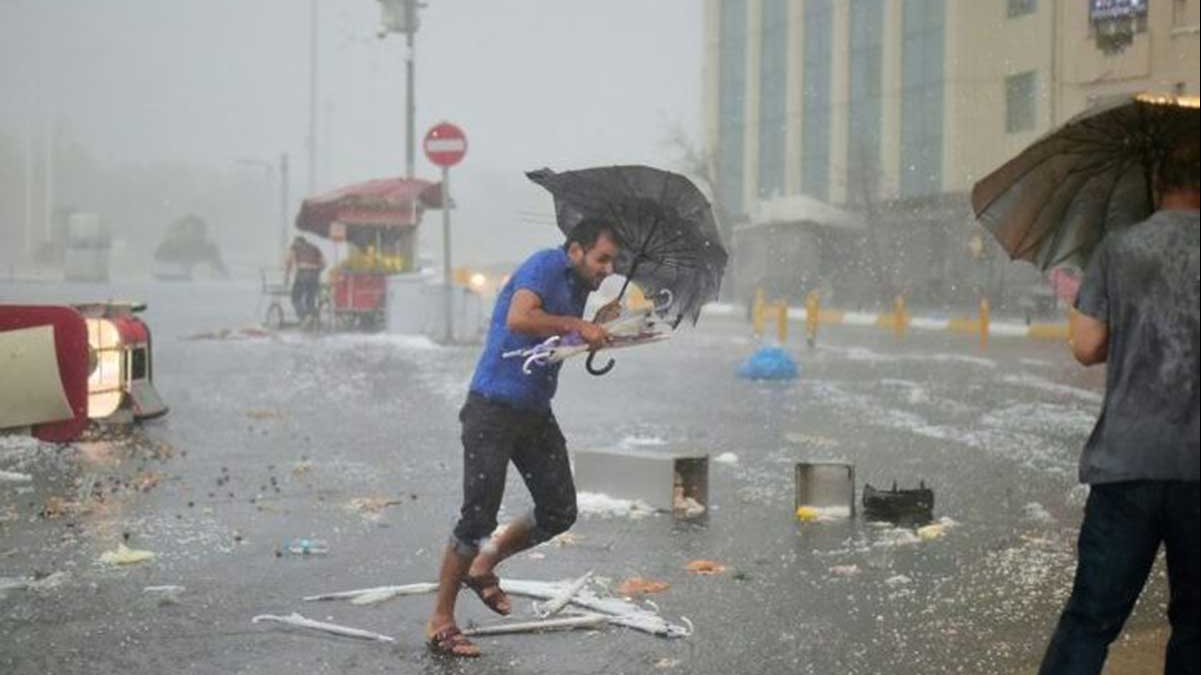 صورة أرشيفية.. عاصفة بريطانيا