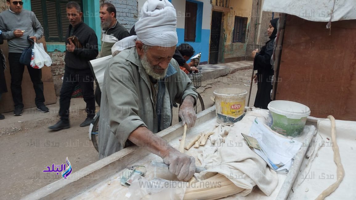 عم سعيد صانع العسلية بالقليوبية