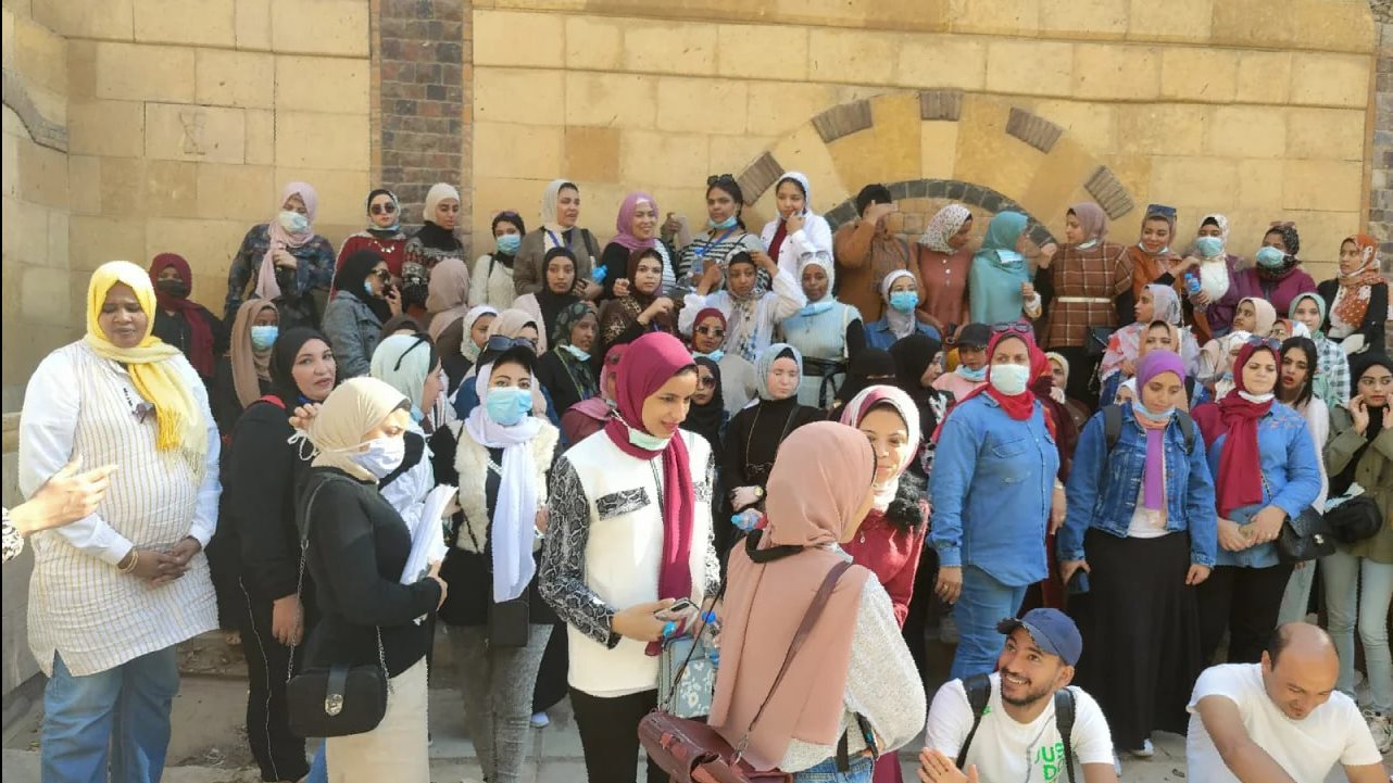 100 فتاة فى ضيافة الكنيسة المعلقة ومتحف الحضارة