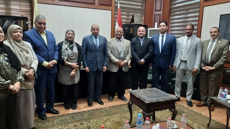 رئيس جامعة بني سويف والدكتورة كرمة سامي