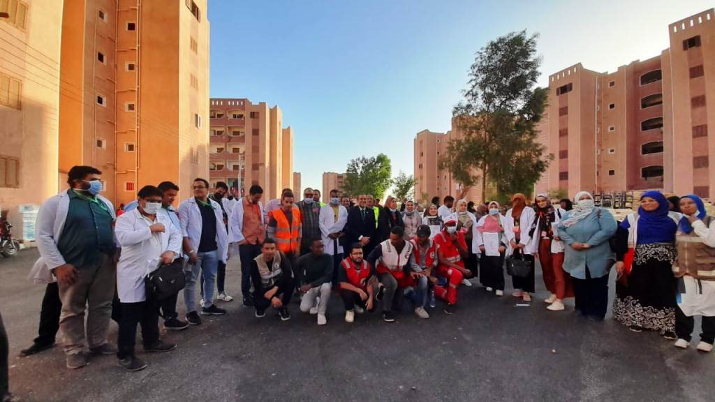 قافلة الأزهر تقدم خدمتها لأسر متضررى السيول وقرى حياة كريمة