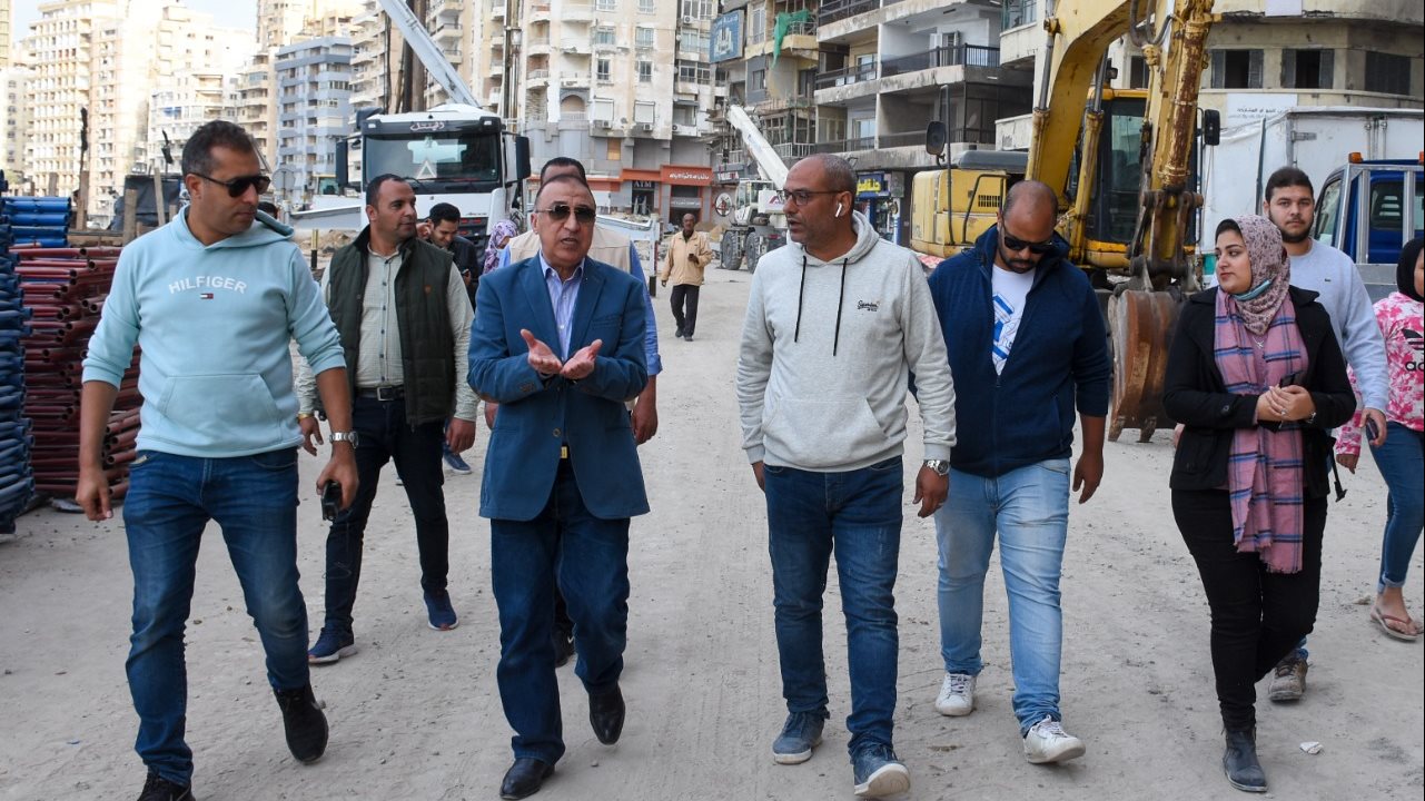 محافظ الإسكندرية يتابع نسب الإنجاز بشارع 45 شرق الثغر