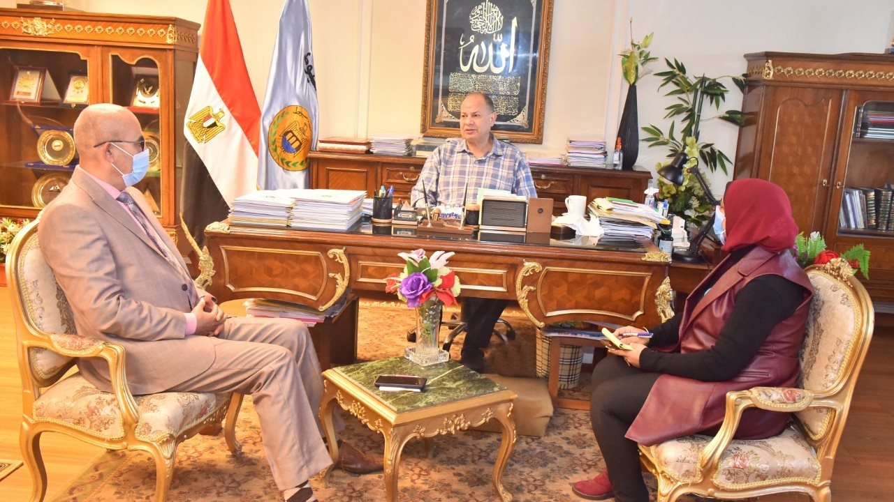 اجتماع محافظ أسيوط 