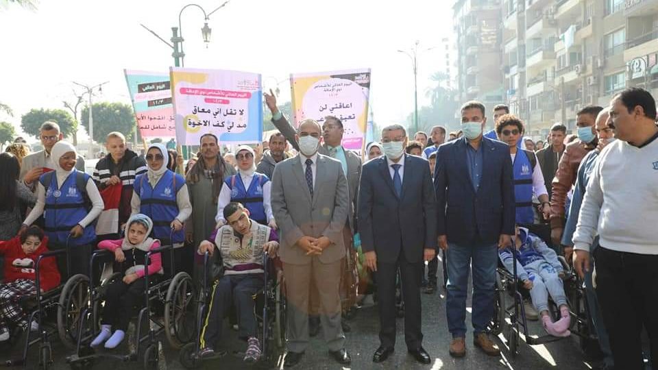 محافظ المنيا خلال الاحتفال 