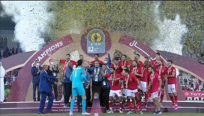 تتويج الأهلي بالسوبر الإفريقي الموسم الماضي