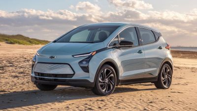 تشارك في معرض جدة .. شيفروليه بولت الكهربائية موديل  2022 