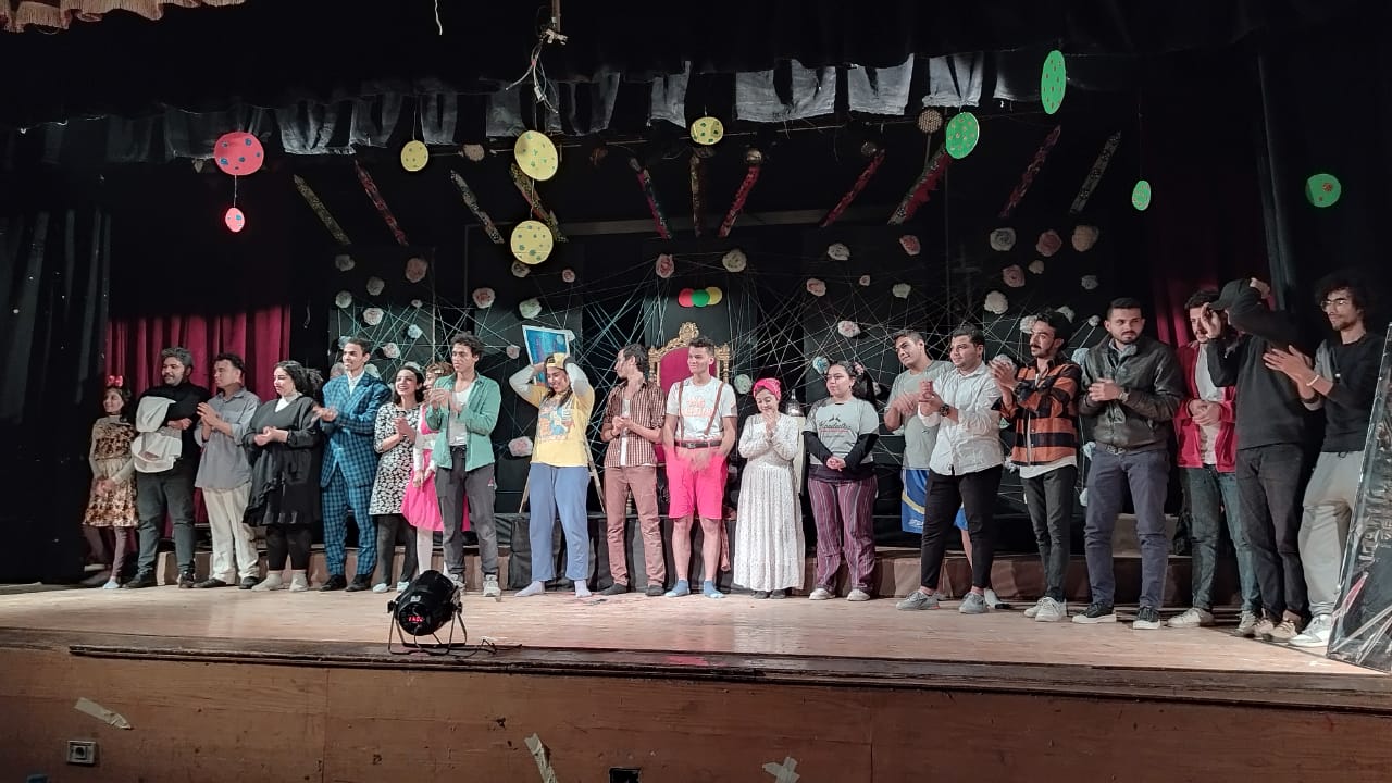  جانب من مسرحية 