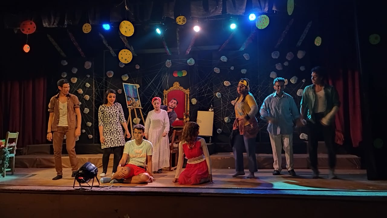  جانب من مسرحية 