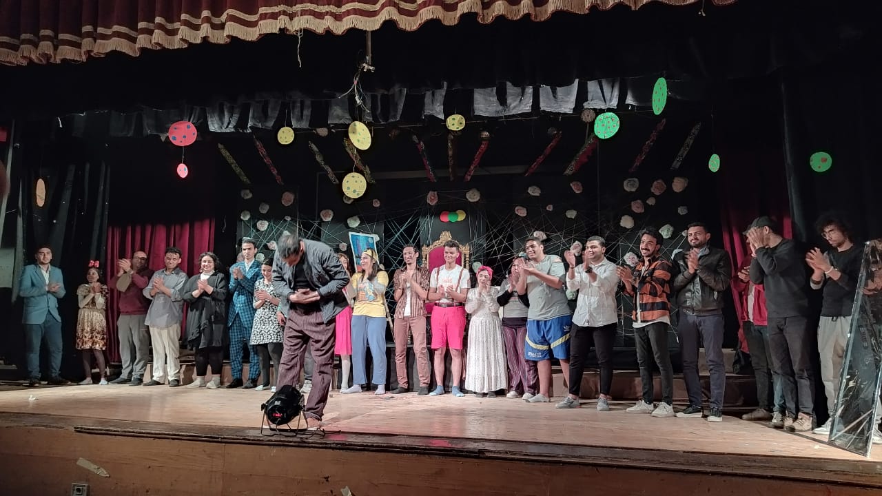  جانب من مسرحية 